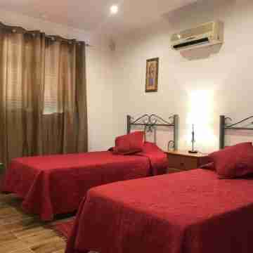 Villa Pera-Perfect for families w/ private pool, bbq & garden inside 3acre farm Rooms