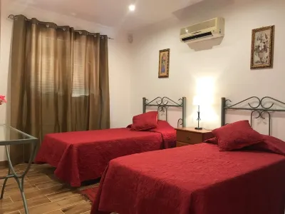 Villa Pera-Perfect for families w/ private pool, bbq & garden inside 3acre farm Hotels near Primark