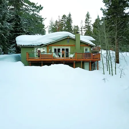 Cozy Heavenly Home w/Hot Tub, Views, Steam Room, Karaoke, Arcade - 2026 Remodel!