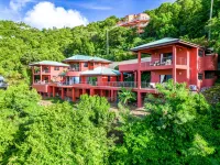 Paradiso Ocean View. A perfect getaway.10 mins drive to Smugglers Cove Beach.. Hotels in 