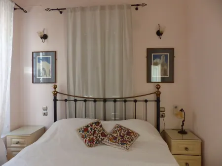 Central Lindos village house.20% OFF IN JUNE ON BOOKINGS OF 7+ DAYS. CONTACT ME! Отели рядом с достопримечательностью «Акрополь Линдоса»