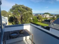 Best position in Mt Maunganui, quiet yet central. 300 m from beach & Pilot Bay