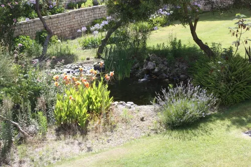 Apartment With Shared Pool, landscaped gardens, Wi-fi Hotels in Amoreira