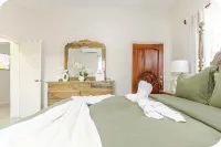Charming townhouse in fantastic Runaway Bay with a seaview balcony.