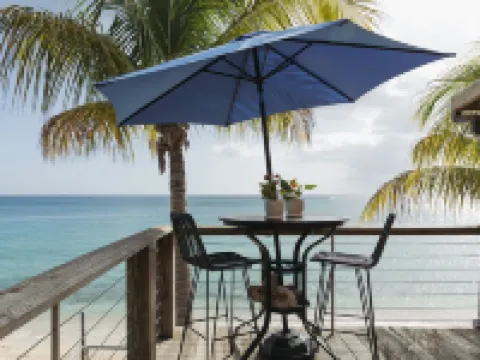 Beachfront Home with Large Deck. Walk to Restaurants.  Near Downtown. Hotels in Northwest