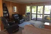 Teaghlach: Tapeka / Russell Holiday Home