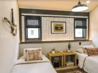 Easy Breezy Riverside Cottage: Cabin 3 from HGTV's Renovation Resort Season 1 Hotels in der Nähe von Westben