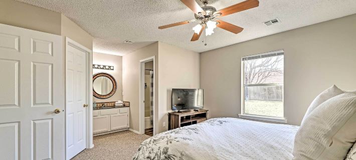 Fayetteville Home w/ Hot Tub ~ 3 Mi to U of A! Hotels in Washington County