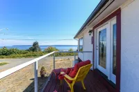 180 Water views + patios!