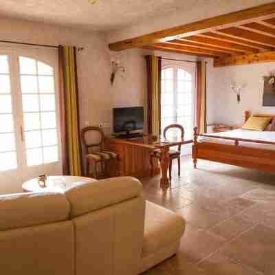 Hôtel Escapade - Le Pradet Rooms