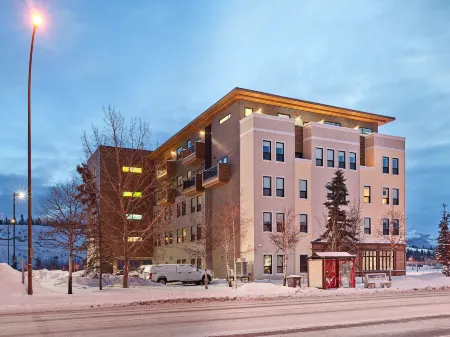 Raven Inn Whitehorse Отели в г. Юкон