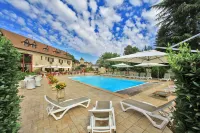 Logis Auberge La Diege - ที่มีสระว่ายน้ำ