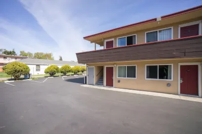 Marina Inn Hotels near University of California, Berkeley