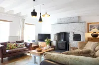 Bro Tref Cottage Hotels near Mawgan Porth Beach