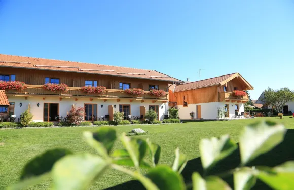 施瓦則豪斯膳食公寓