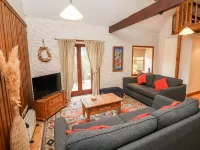 3 Home Farm South Hotels in Combpyne Rousdon