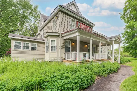 11 Mi to Oneida Lake Spacious Apt in Verona!