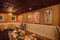 Avon Inn Hotels in Geneseo