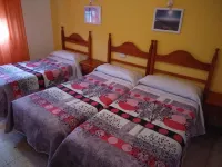 Hostal Avenida Hotels in Candeleda