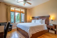 Halcyon Hot Springs Resort
