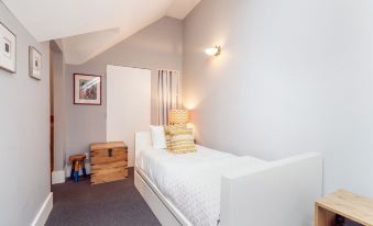 East Side Hideaway 3 Bedroom Condo by RedAwning