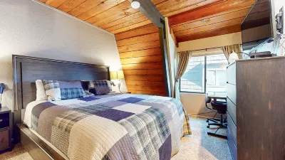 Bigwood 63 Cozy Mountain Home, 1 Car Garage, Close to Eagle Lodge by RedAwning