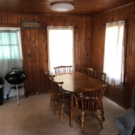 Blackbeard's Retreat - Historic and Pet Friendly 3 Bedroom Cottage by RedAwning