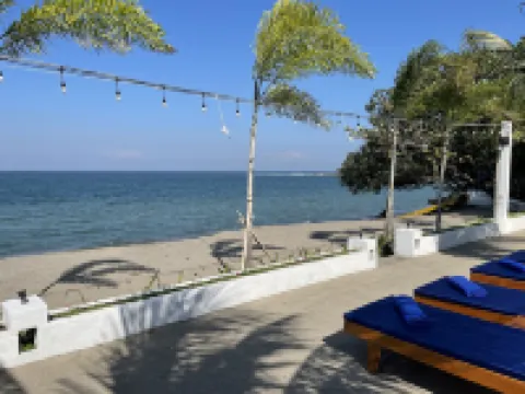 ビーチクラブ ロンボク バイ バレ ソラ