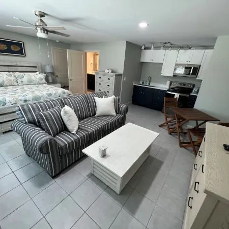Tarpon Tale Inn