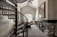 Family Getaway-Skiing, Ice Castles & Golf Course 2204 Apts