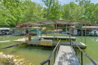 Oasis at Spring Valley Cove, Quiet, Private Dock - Homestays