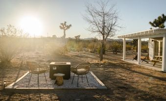 Mojave Mesa - Desert Views & Desert Style 1 Bedroom Home by RedAwning