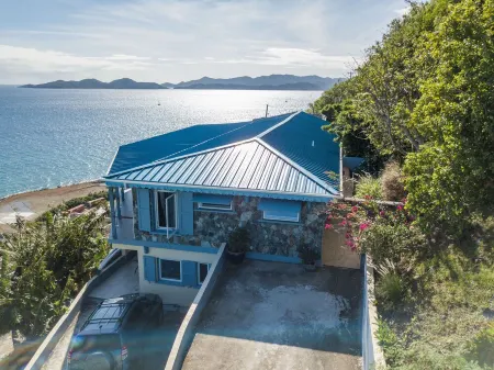 Breathtaking  views , Jacuzzi , open plan house , 5 min to Nanny Cay Beach & Bar