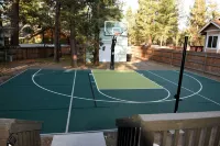 DOWNTIME: 4BR/3BA Lake Retreat w/ Sports Court, Near Snow and Lake Adventures