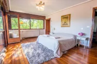 9 Rooms. 600 sqm house. 3000 sqm garden. 500 sqm Parking.