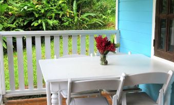 Chez Ophelia Cottage Apartments