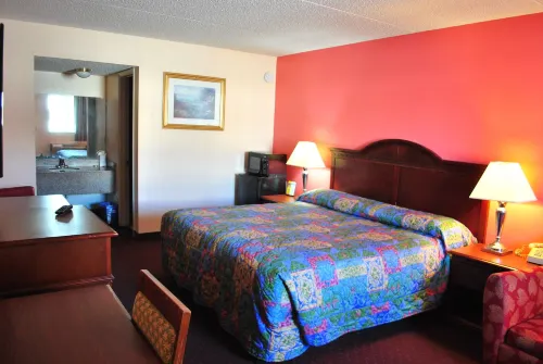 Coconut Grove Motor Inn - Motels