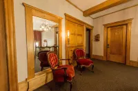 เอ็มเบอร์ โฮสเทล