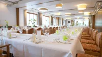 Hotel-Restaurant &  Gästehaus Löwen فنادق في Bad uberkingen