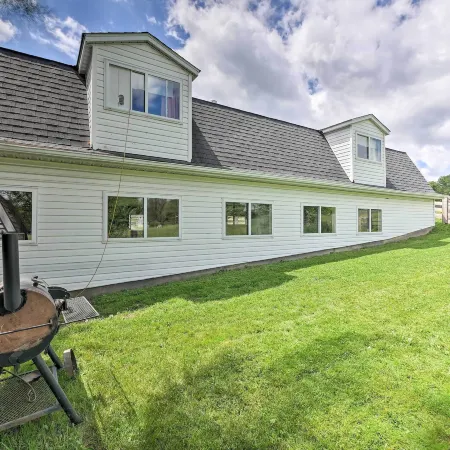Loft Unplugged w/ Outdoor Space in Amish Country!