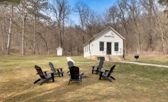 Pet-Friendly Blue Mounds Vacation Rental w/ Yard!
