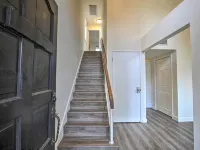 Well-Appointed Condo Across Street from UC Davis! Hotels in Davis