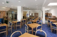 City Hotel & Suites - breakfast