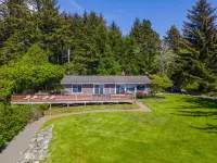 Byrdies Beach House @ Crook Point Hotels in Gold Beach