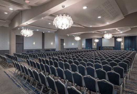 필로 호텔 애쉬번 레저 클럽의 실내 수영장 이미지