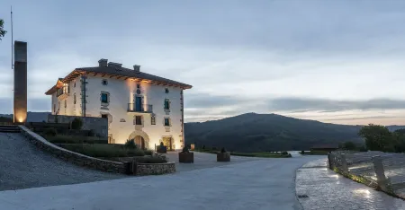 Palacio de Yrisarri by IrriSarri Land Отели в г. Igantzi