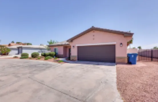 Updated Las Vegas House Patio and Solar Heated Pool Hotels near Mountain Crest Disc Golf Course
