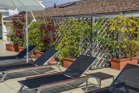 Regal Hotel & Apartments Отели рядом с достопримечательностью «Via delle Grazie»