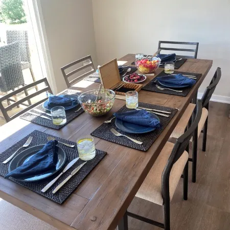 Is this Heaven? No It’s Iowa!4-bedroom home on pond in welcoming Ankeny w/Wifi
