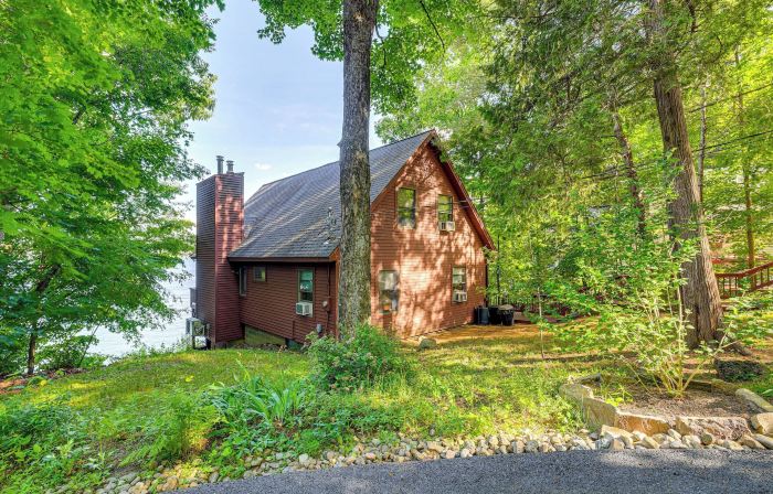 'sweet Serenity' Schroon Lake Family Retreat!